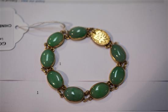 A Chinese gold and cabochon jadeite bracelet, 6.5in.